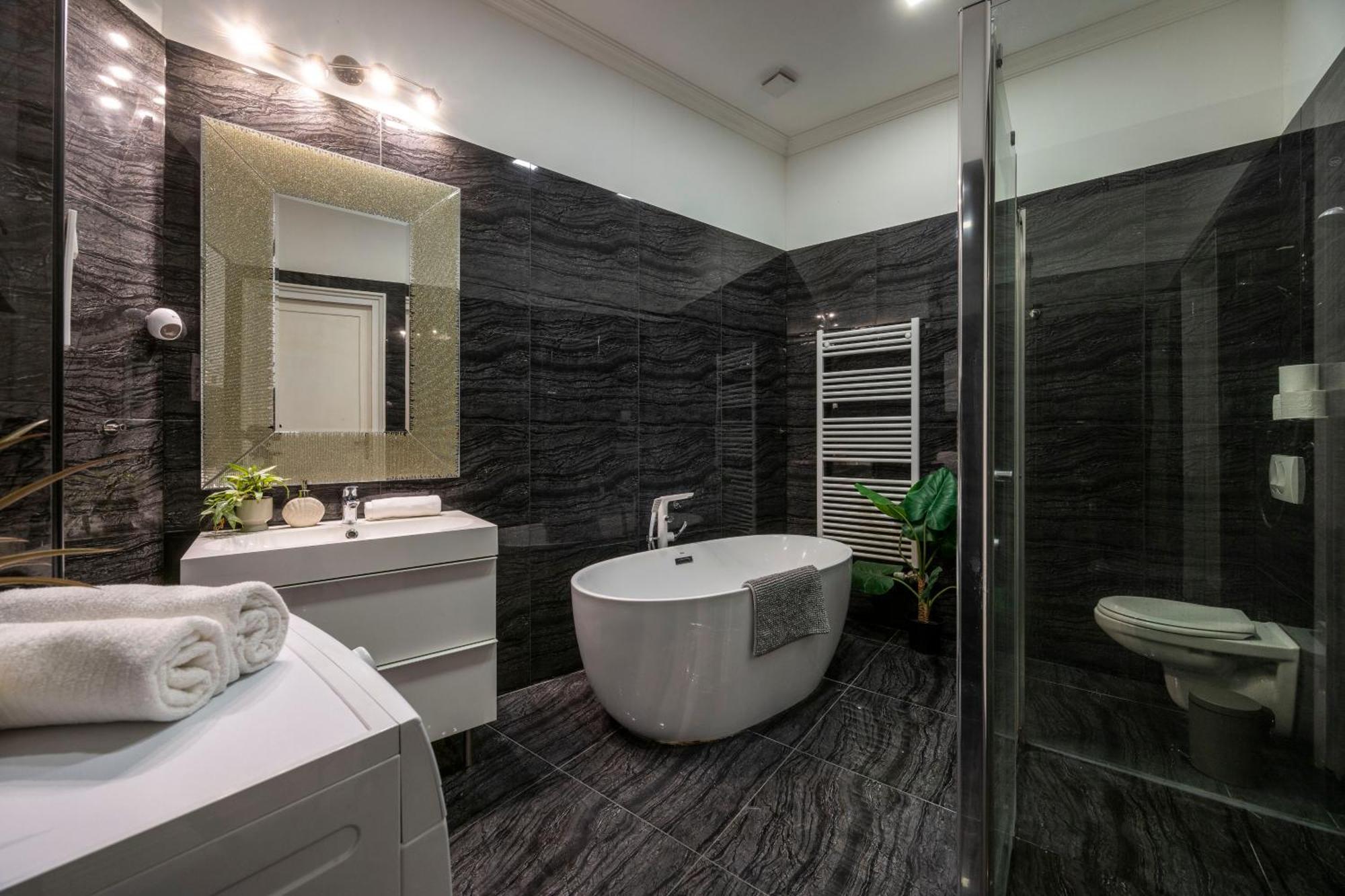 בודפשט Luxy Central Spacious & Cozy Residence With Balcony מראה חיצוני תמונה